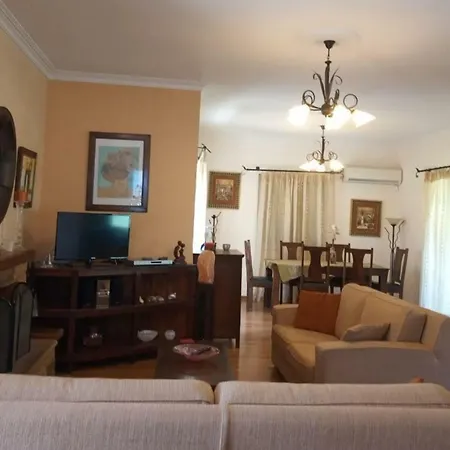 Serene - A Homey Retreat In Mystras