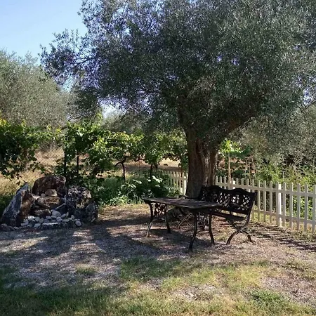 Serene - A Homey Retreat In * Mystras