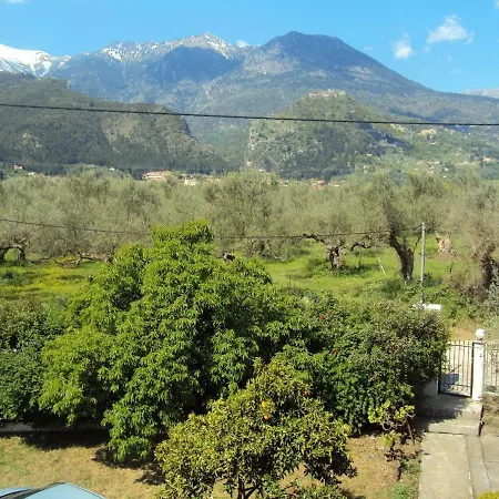 Serene - A Homey Retreat In Mystras